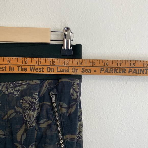 Athleta Women's Pants Trekkie North Printed Jogger Floral Leaf Ripstop Green 2 - Picture 9 of 10